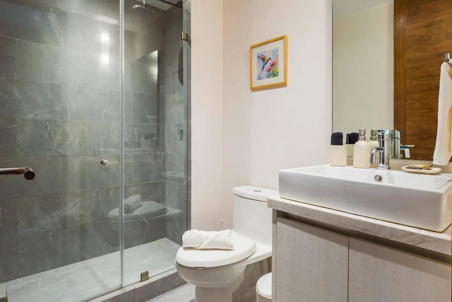 Central Beach Haven Sleeps 16 Playa del Carmen Apartment